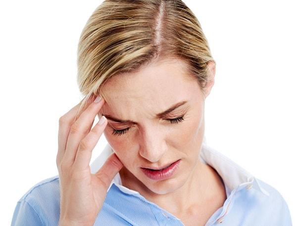 Đau đầu là dấu hiệu điển hình của phình động mạch não