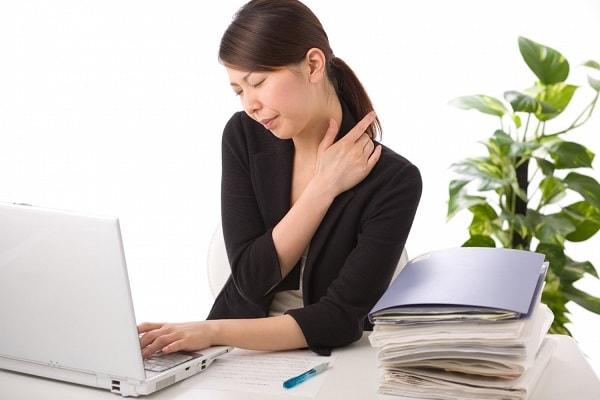 Nguyên nhân gây ra đau cột sống cổ Nguyên nhân gây ra đau cột sống cổ